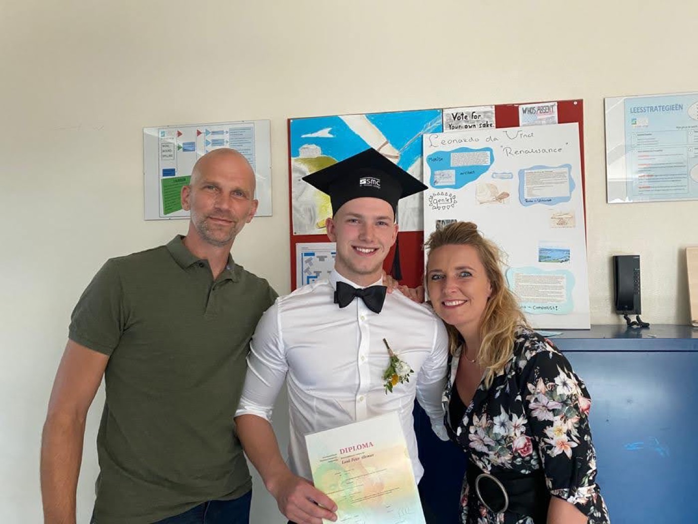 Luuk graduating, with his parents
